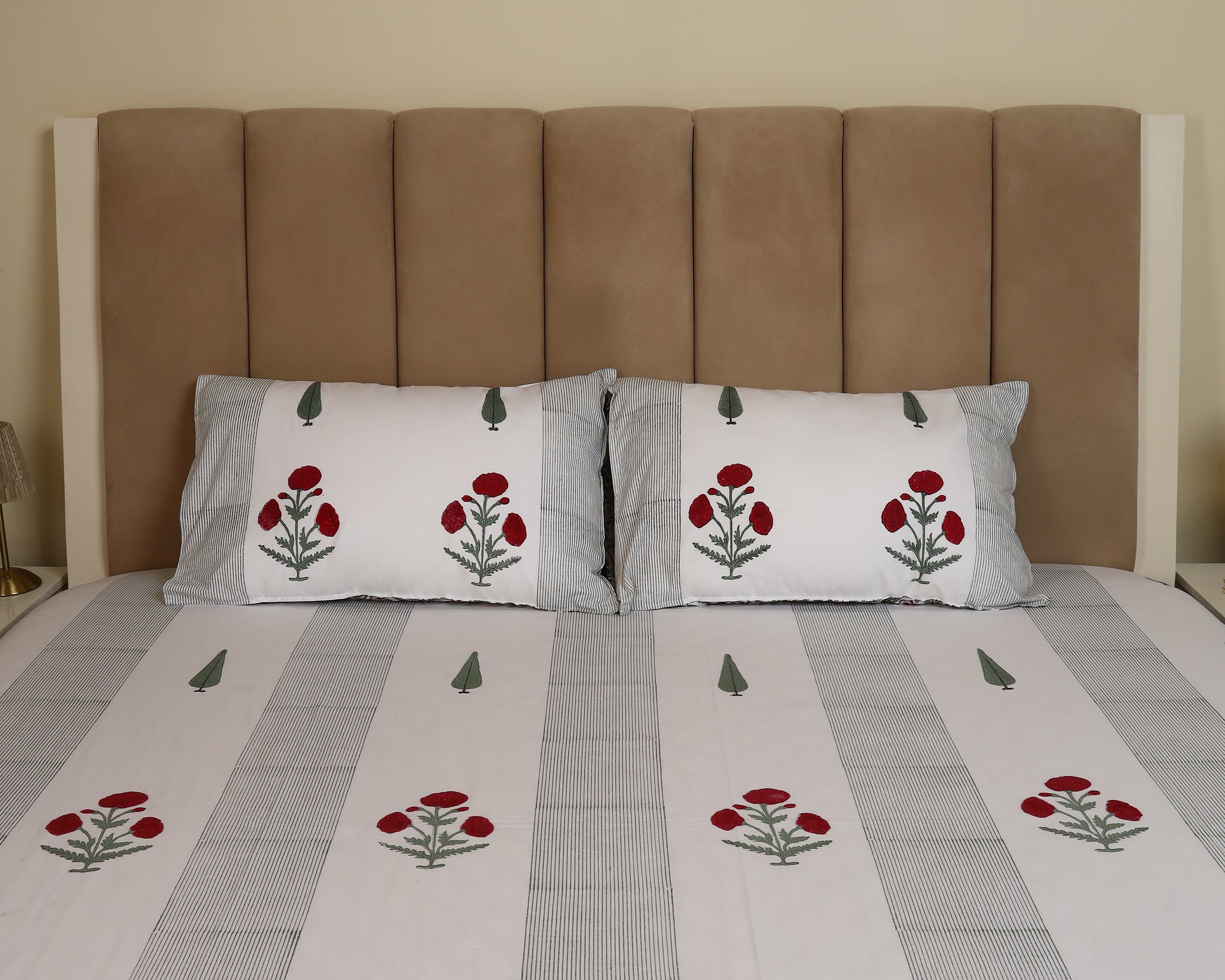 Vintage Charm Floral Stripe Bedsheet