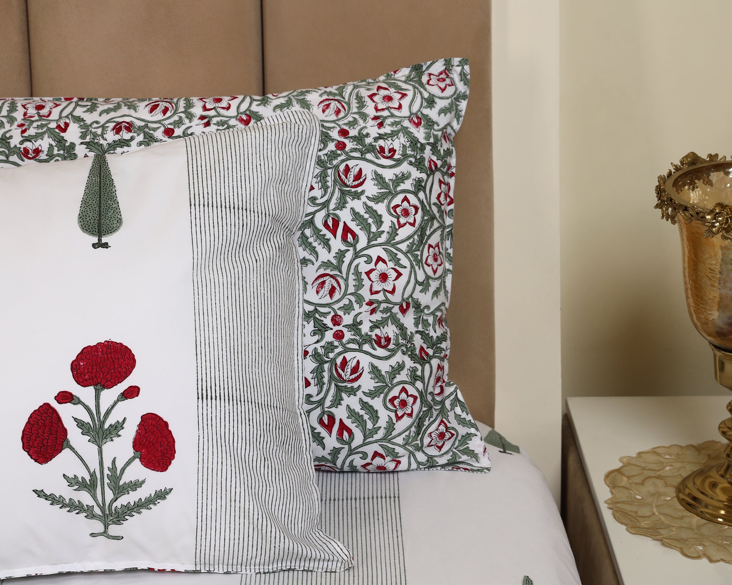 Vintage Charm Floral Stripe Bedsheet